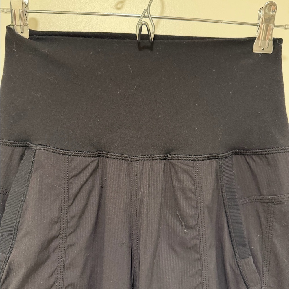 Lululemon Athletica Black Flattering Capris - Picture 6 of 9